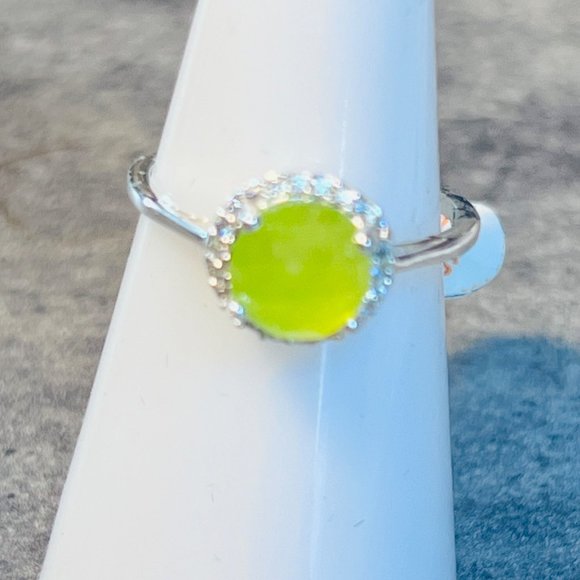 Ring Bomb Party Ring, NWOT, Size 6 - Picture 1 of 4